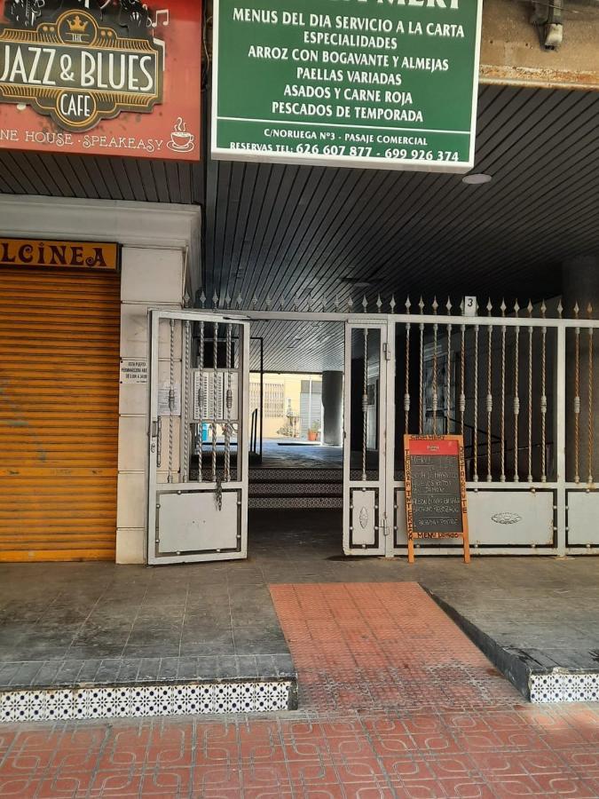 Студия На Белоснежном Пляже Los Locos Torrevieja Exterior foto